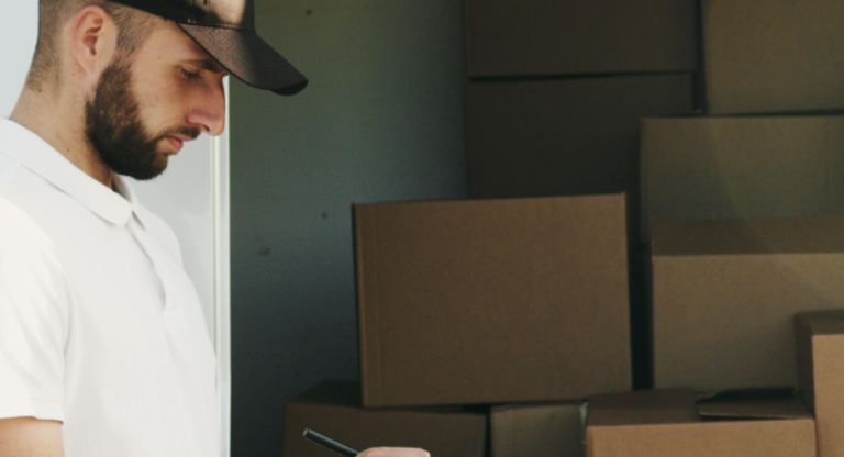 Stock de matériels électriques